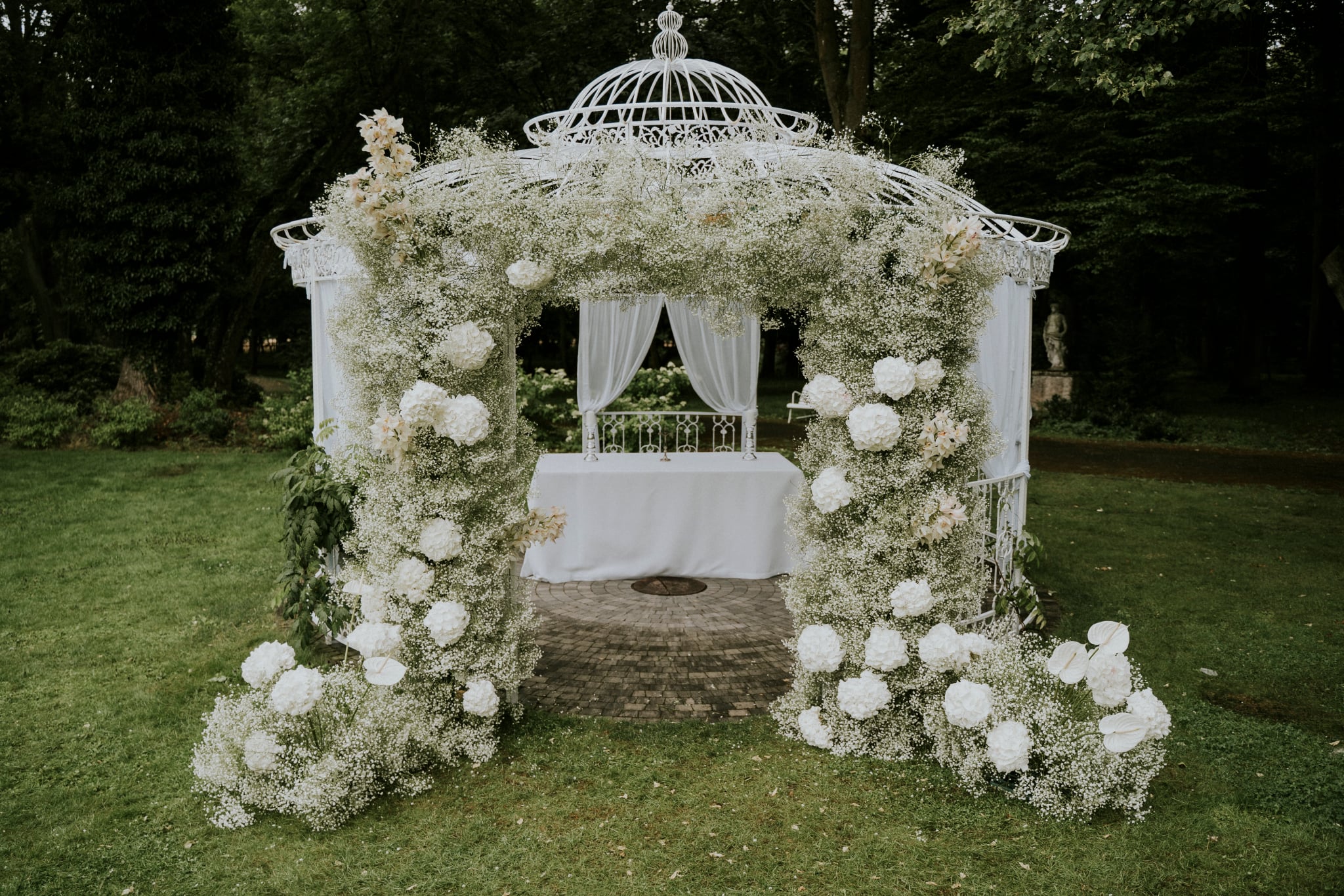 Pałac Rozalin – ogród i otoczenie