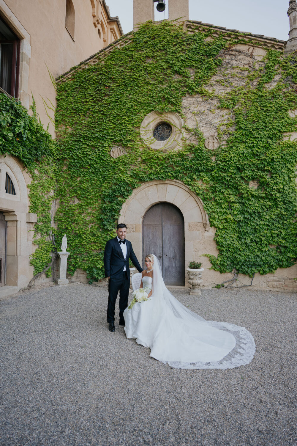 Bride smiling in a pearl statement necklace before the Jewish wedding ceremony